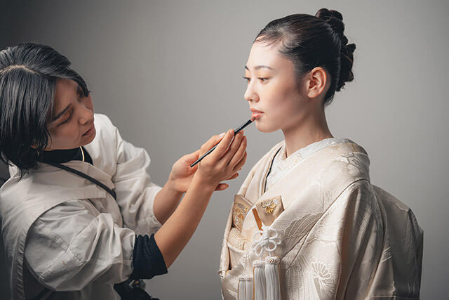 華やかにより美しく仕上げるヘアメイク