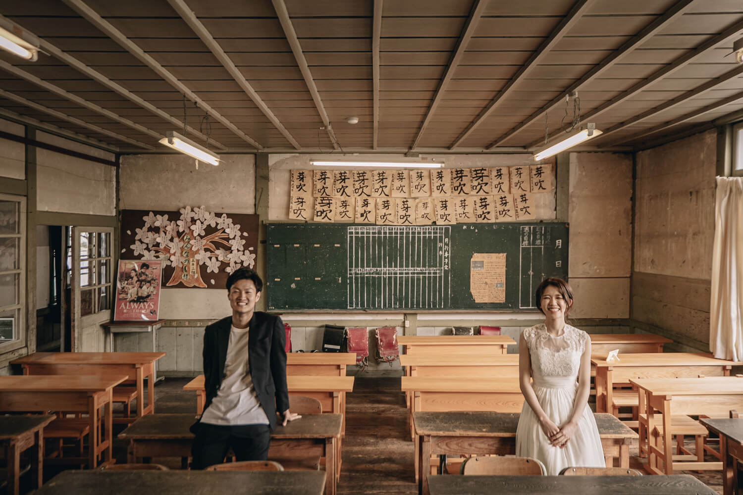 学校で洋装ロケーション