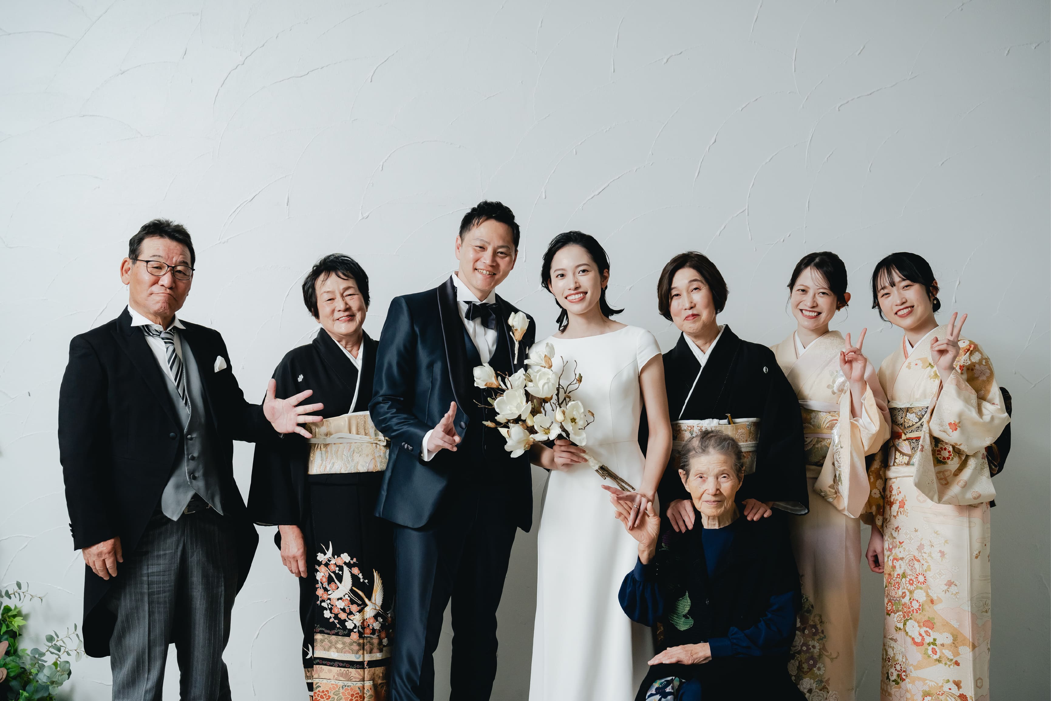 手をつないで笑いあう、家族と一緒に、フォトウェディング