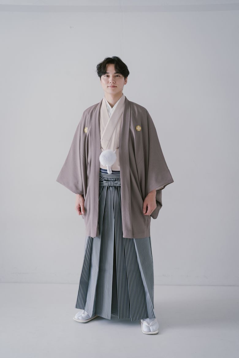 ベージュ紋服2